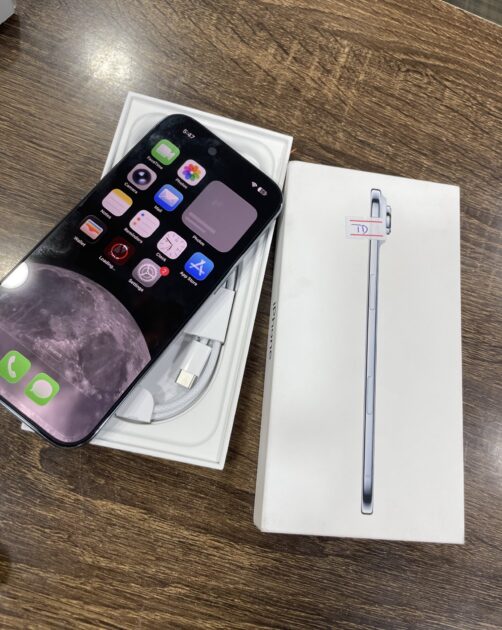 Apple iPhone 17 Air full review — showcasing its ultra-slim titanium design, dual AI-powered camera setup, A19 Bionic performance, iOS 19 AI features, battery life, and pricing details in India & USA.