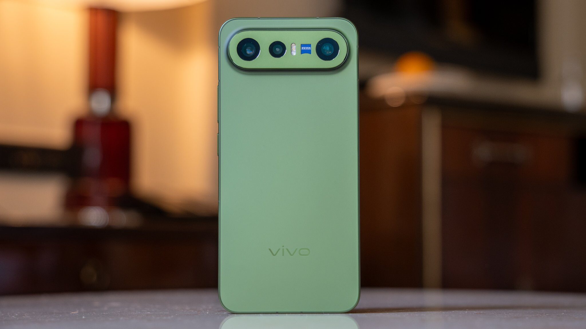 Vivo X300 FE review header image showing the smartphone’s camera design, performance highlights and Vivo X300 vs X200 comparison details